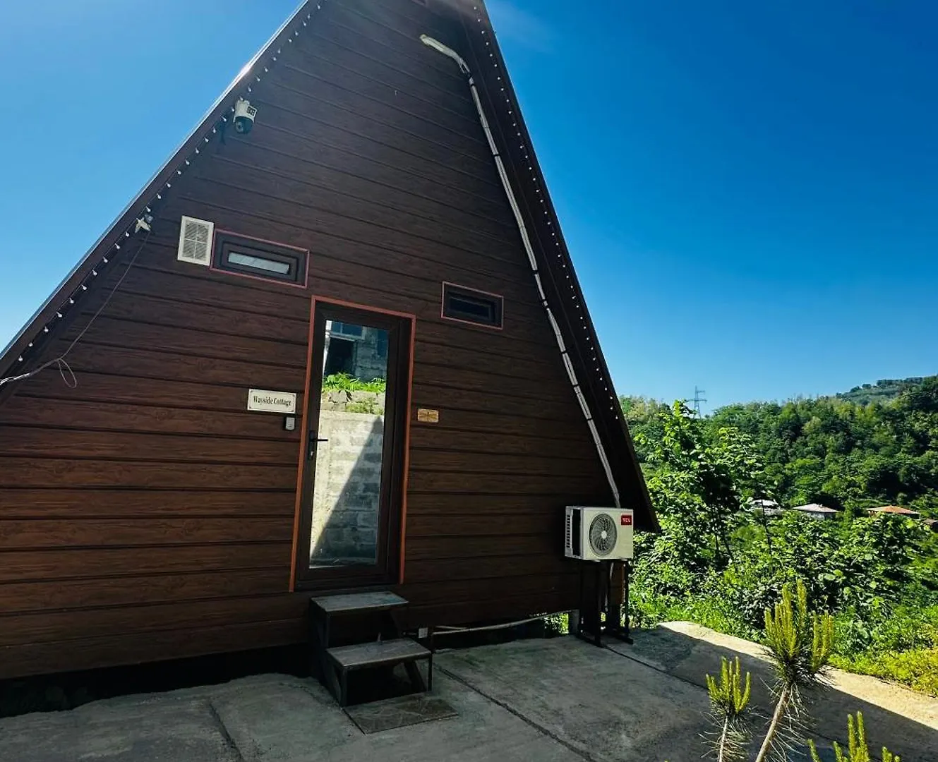Wayside Cottage Batumi Chalet