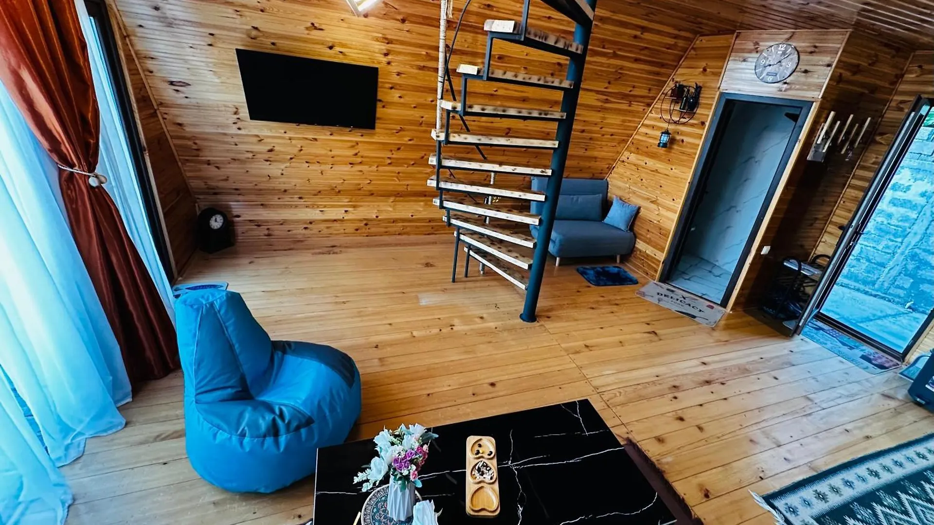 샬레 Wayside Cottage 바투미